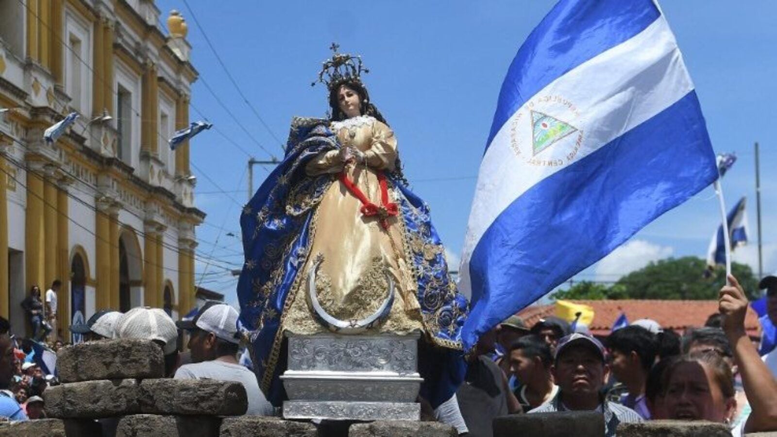 La resistencia de la comunidad católica ante la prohibición gubernamental de procesiones, que limita la expresión pública de su fe y afecta profundamente sus tradiciones religiosas (Foto cortesía Iglesia Noticias).