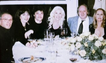 Otra de las postales junto