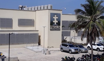 El hombre estará bajo medida