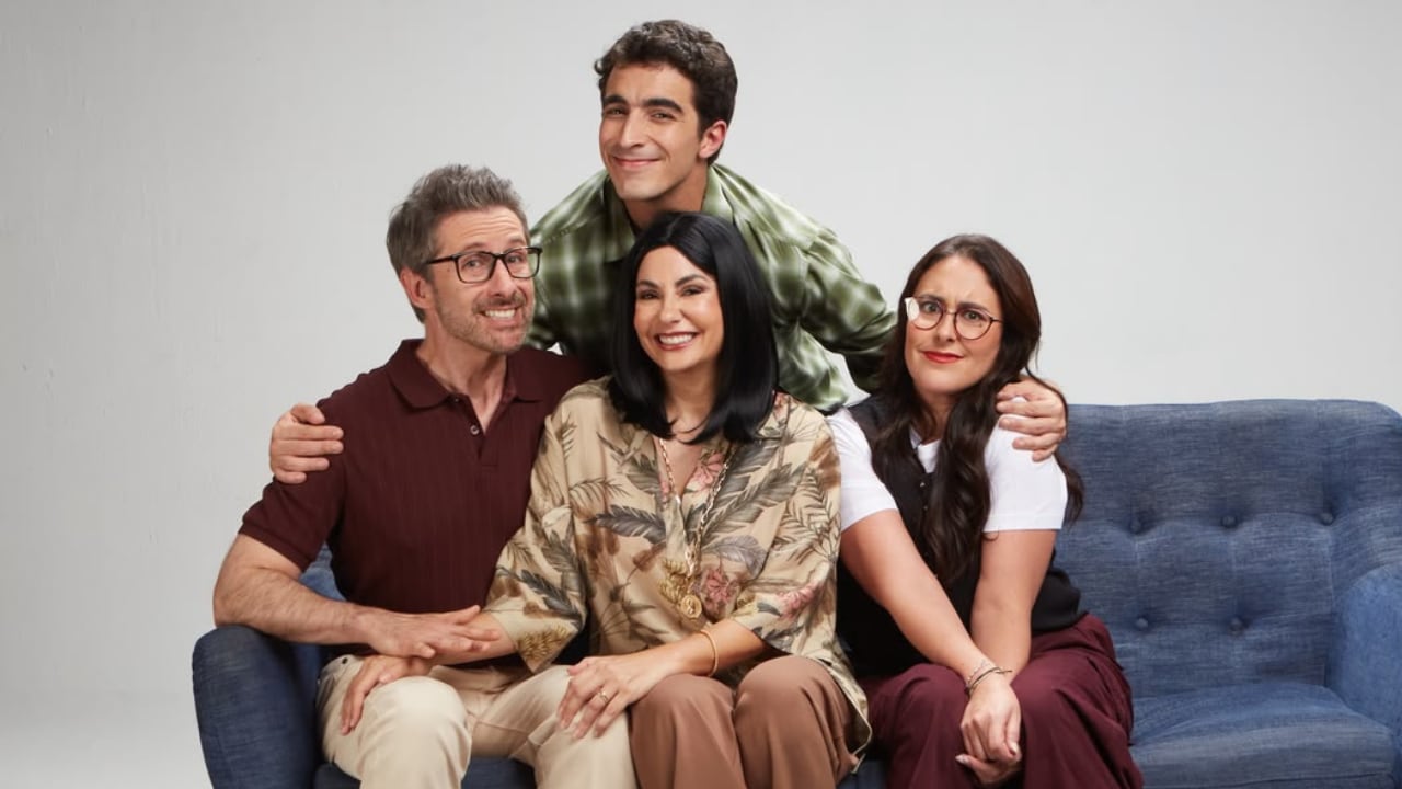 Los actores Marco Zunino, Ximena Díaz, Luciana Arispe y Jorge Guerra integran el elenco de la comedia 'Una Navidad de Locos' en el Teatro Claretiano de Lima.