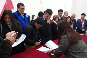 Universitarios y autoridades llegaron a