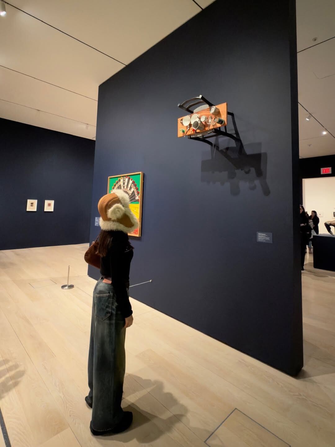 Durante su recorrido, Emilia Mernes visitó muestras de arte (Instagram)