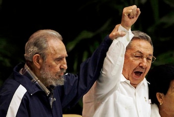 Imágenes históricas de Raúl Castro, hermano de Fidel Castro, quienes gobernaron Cuba desde la década de 1950