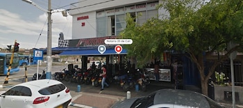 La Notaría 20 de Cali intenta recuperar libros, documentos y archivos sepultados, con apoyo de vecinos que prestaron espacios para resguardarlos - crédito Google Maps