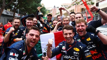 Así festejó Checo Pérez su victoria en el Gran Premio de Mónaco 2022