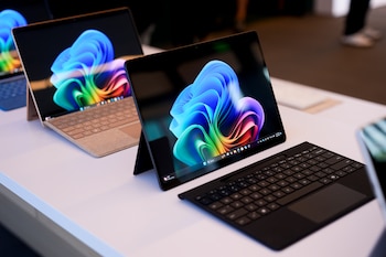 Una de las versiones más recientes de Surface Pro (2024). (AP)