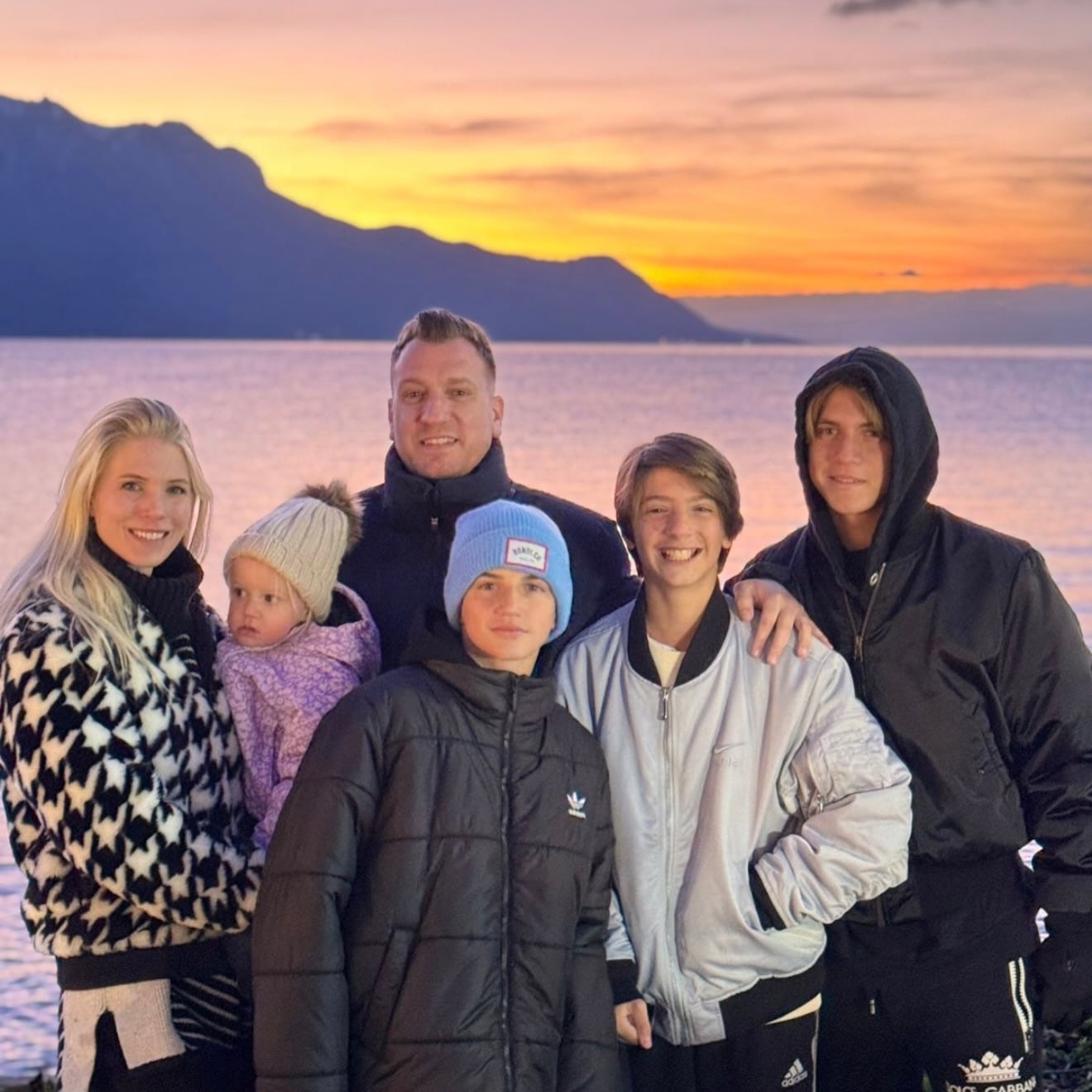 Daniela, Elle, Maxi y los tres hijos del exdelantero con Wanda Nara