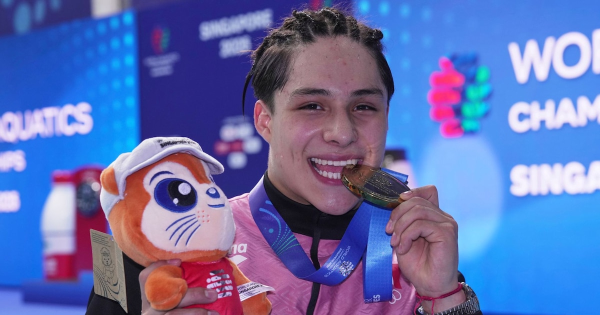 ¡Emoción a tope! El himno nacional resuena en Argentina tras el oro de Osmar Olvera en el Mundial 2025