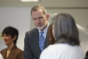 12/02/2025 El Rey Felipe VI durante su visita al Hospital Nacional de Parapléjicos, a 12 de febrero de 2025, en Toledo, Castilla-La Mancha (España).
POLITICA
Juanma Jiménez - Europa Press