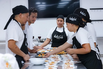 GastroLab impulsó la formación culinaria de jóvenes para facilitar su inserción laboral en los sectores turístico, hotelero y restaurantero. (Cortesía: Secretaría de Prensa)