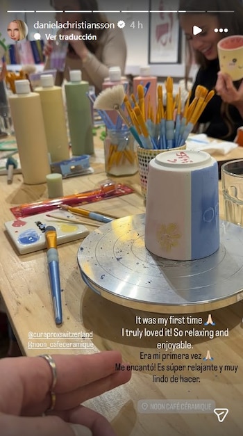 El resultado de su jornada artística fue una taza personalizada, símbolo de su primer acercamiento a la técnica de la cerámica