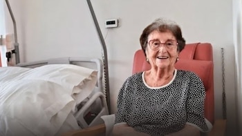Rosita, la mujer de 95 años que impulsa una campaña para pedir televisión gratis en los hospitales públicos: “Es lo que más te distrae”