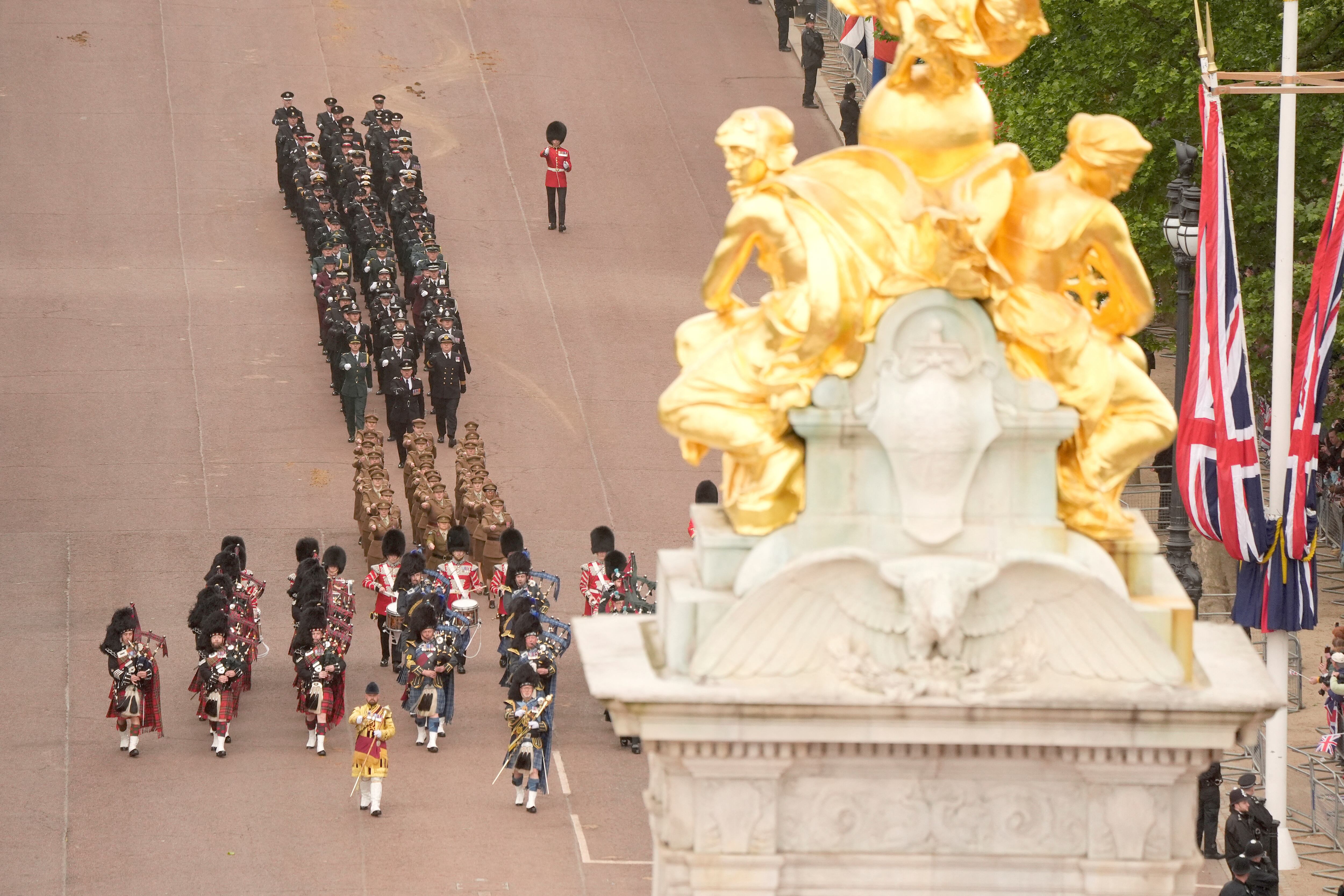 El desfile militar recorrió calles emblemáticas como Trafalgar Square y el Palacio de Buckingham (Andrew Matthews/REUTERS)