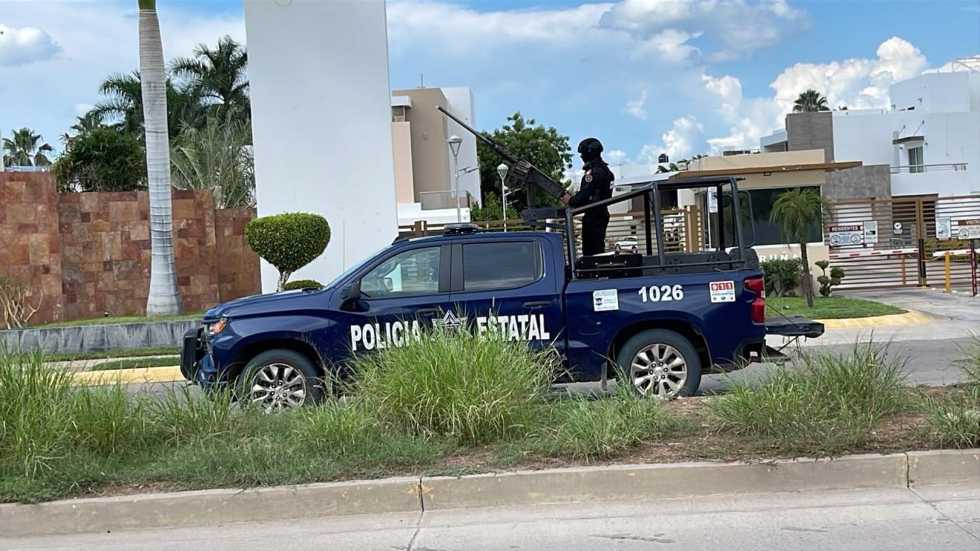 Tras operativo, aseguran vehículos y arsenal bélico cerca a metros de la casa de Rocha Moya. RRSS