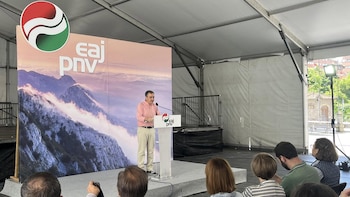 Esteban pide a Otegi "menos antifascismo de mitin y antifascismo de país"
