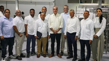 Ganaderos dominicanos reconocen a Abinader por impulsar la leche nacional en el desayuno escolar y piden ampliar porciones