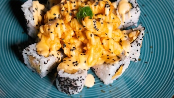 Receta de mayonesa de sriracha, la salsa cremosa y picante que tendrás lista en 5 minutos