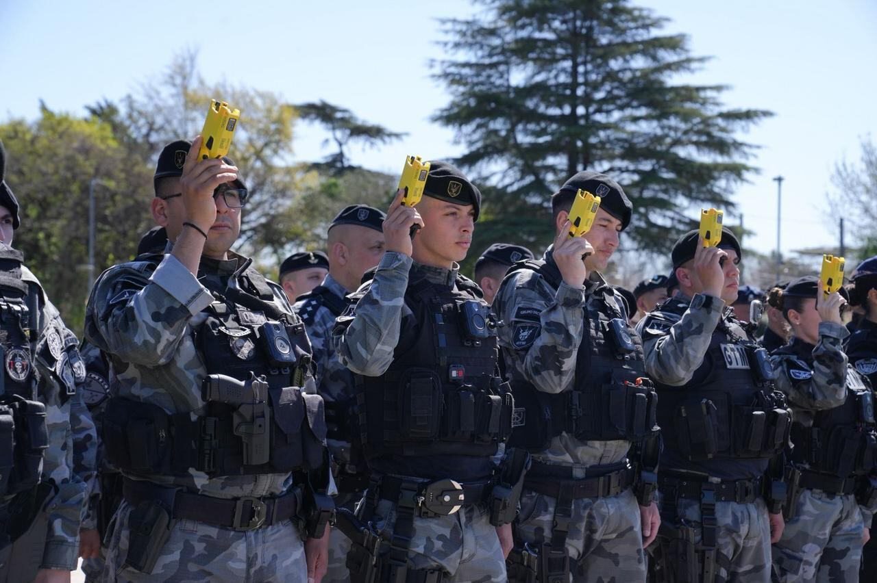 Las Taser inmovilizan con descarga eléctrica sin causar lesiones graves y su uso será auditable