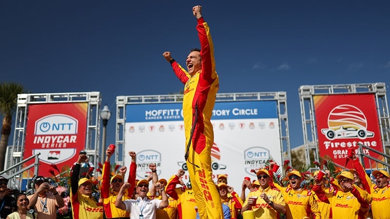 El español Álex Palou celebra tras ganar en el arranque de la temporada (Prensa IndyCar)