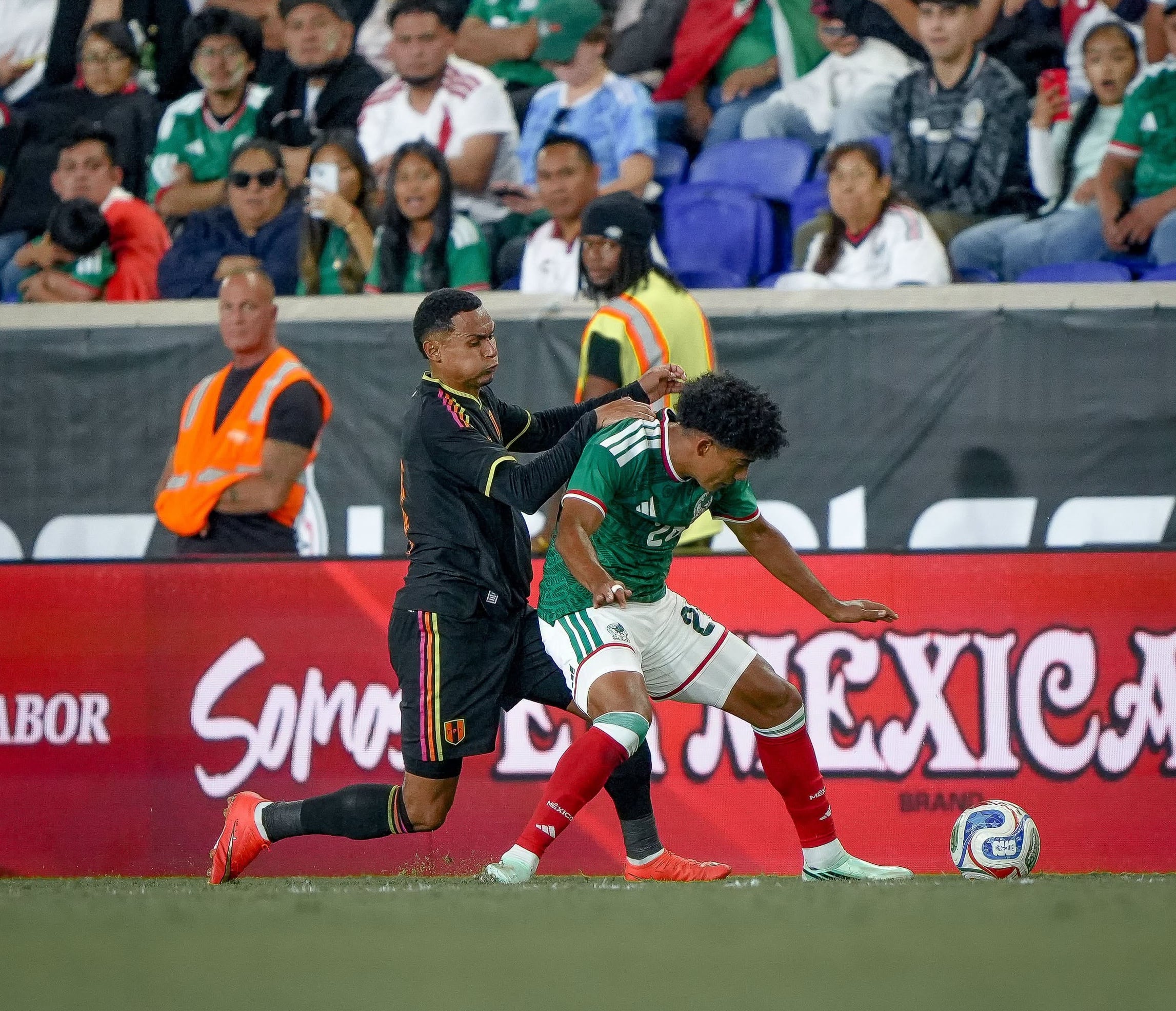 Según el portal estadístico, SofaScore, Marcos López tuvo un puntaje de 7.2 debido a su buena actuación con Perú ante México. - créditos: FPF