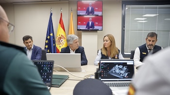 Eclipse solar total, en directo | Reunión clave de Marlaska con Protección Civil y Aemet mientras Consumo retira nuevos modelos de gafas