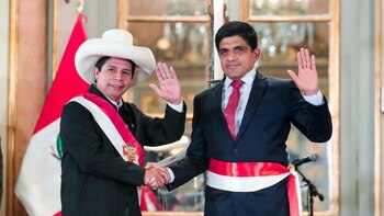 Juan Carrasco asumió dos ministerios