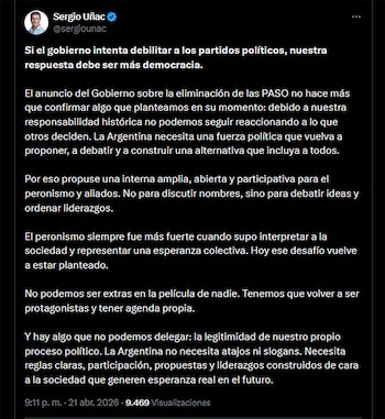 Captura de pantalla de un tuit de Sergio Uñac. Muestra su foto de perfil y el texto completo donde critica la eliminación de las PASO y pide más democracia