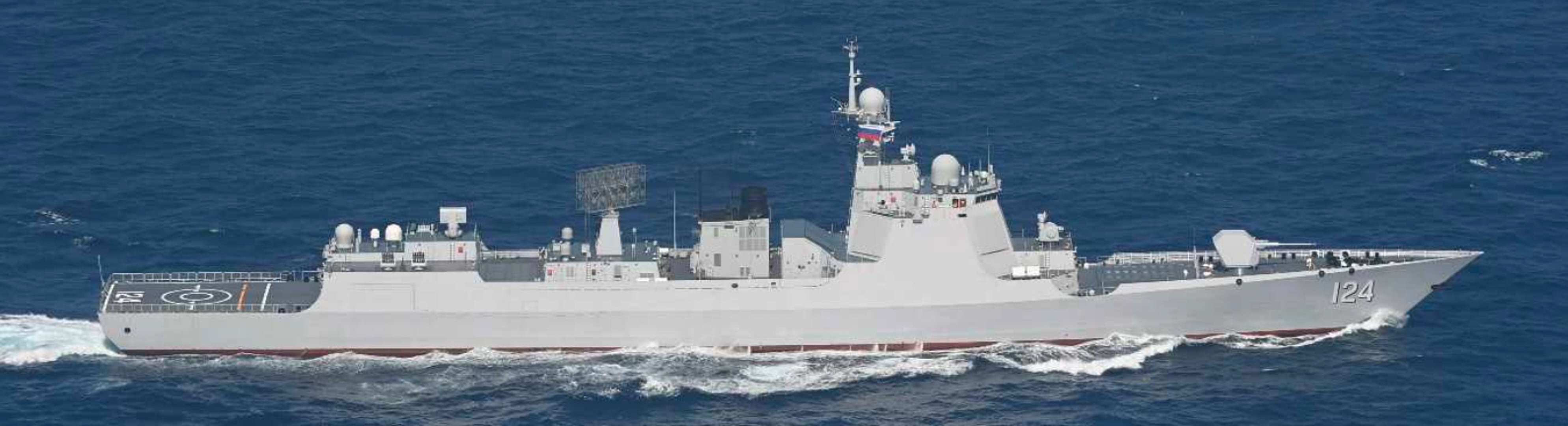 En esta imagen proporcionada por el Estado Mayor Conjunto de Japón, un destructor chino de misiles guiados de clase Luyang III navega cerca de la isla de Kumejima, en el sur de Japón, el 16 de julio de 2026. (Japan Joint Staff via AP)