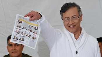 Gustavo Petro ejerció su derecho al voto en el Capitolio Nacional de Bogotá durante la jornada electoral en la que los colombianos eligieron a su próximo presidente para el período 2026-2030 - crédito EFE