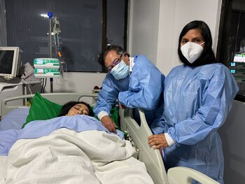 Gustavo Petro con la joven