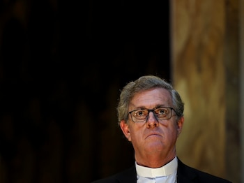 El arzobispo Jorge García Cuerva llamó al Gobierno y a sus funcionarios a acompañar y ayudar a quienes sufren en la Argentina actual. REUTERS/Agustin Marcarian