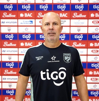 Sergio Pardo Carrillo dirigió el primer trabajo físico del equipo en India tras incorporarse al cuerpo técnico de Thomas Christiansen. Tomada de la Fepafut
