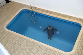 La pileta (Maximiliano Luna)