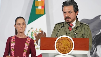Muertes de infantes, desabasto de medicamentos y protestas: los siete años de Zoé Robledo al frente del IMSS