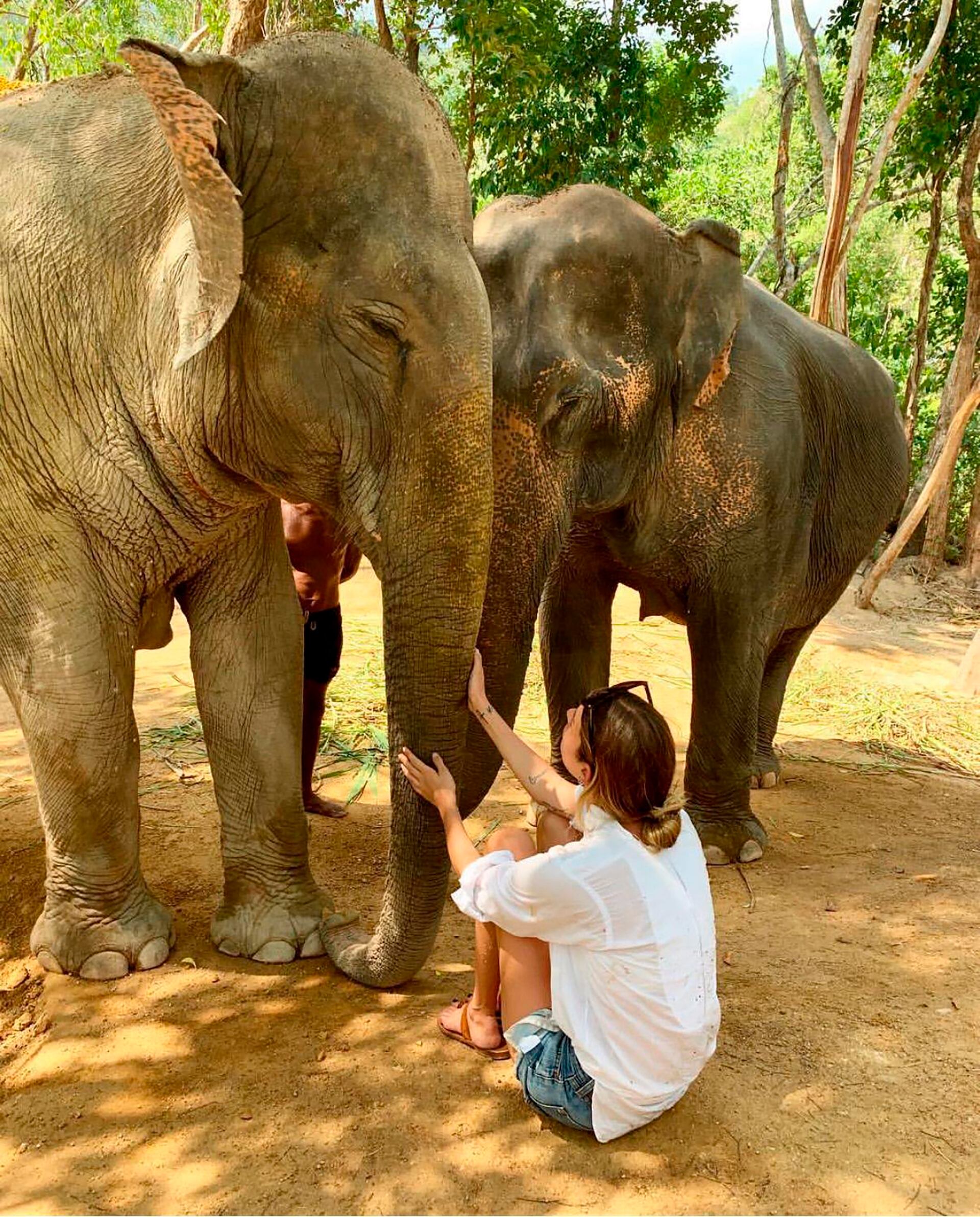 Chloe Bello en la Phuket Elephant Nature Reserve, en Tailandia