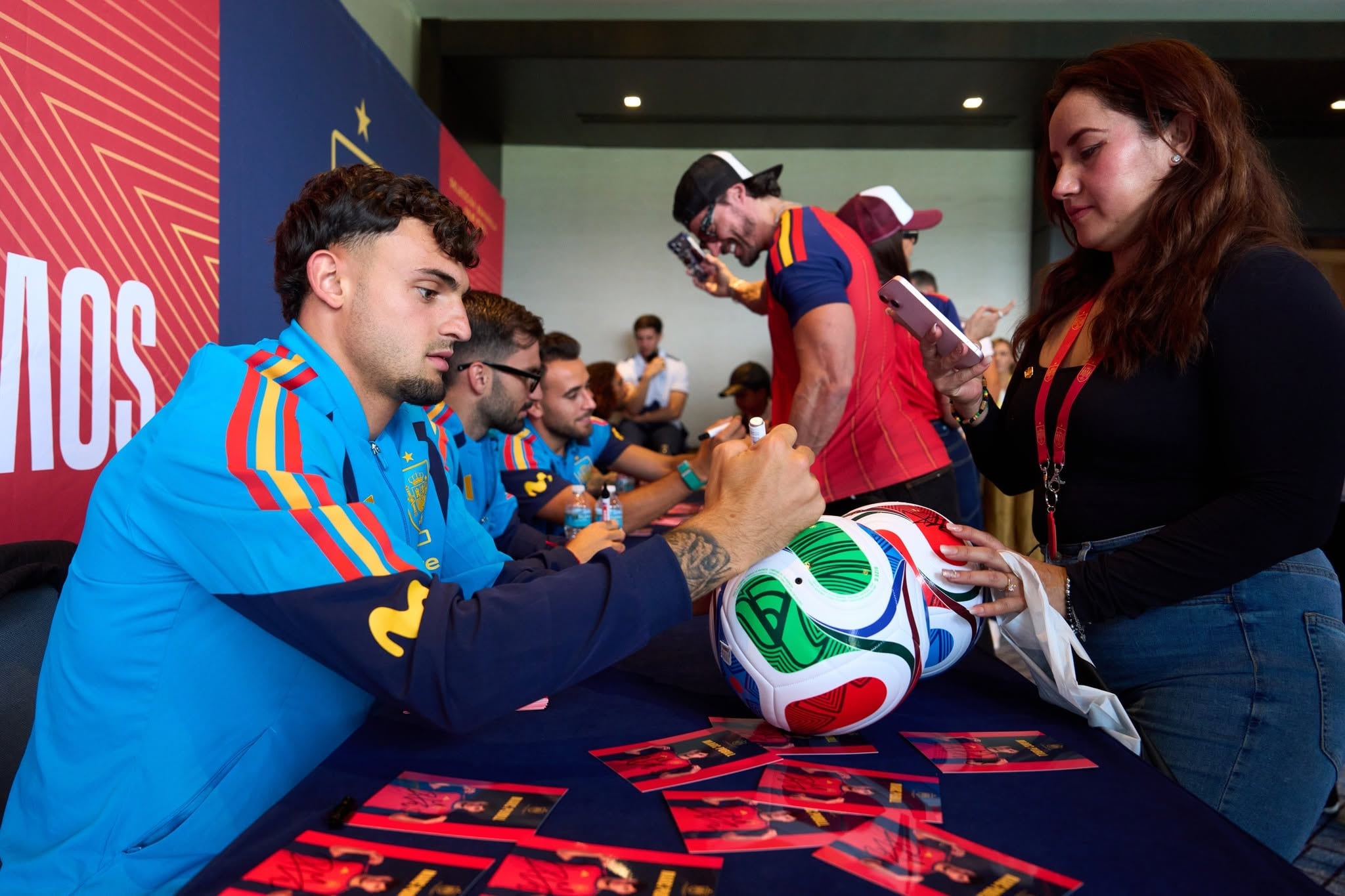 La selección española compartió un emotivo Meet & Greet con cientos de hinchas en Puebla. (Foto: Ángel Martínez/RFEF)