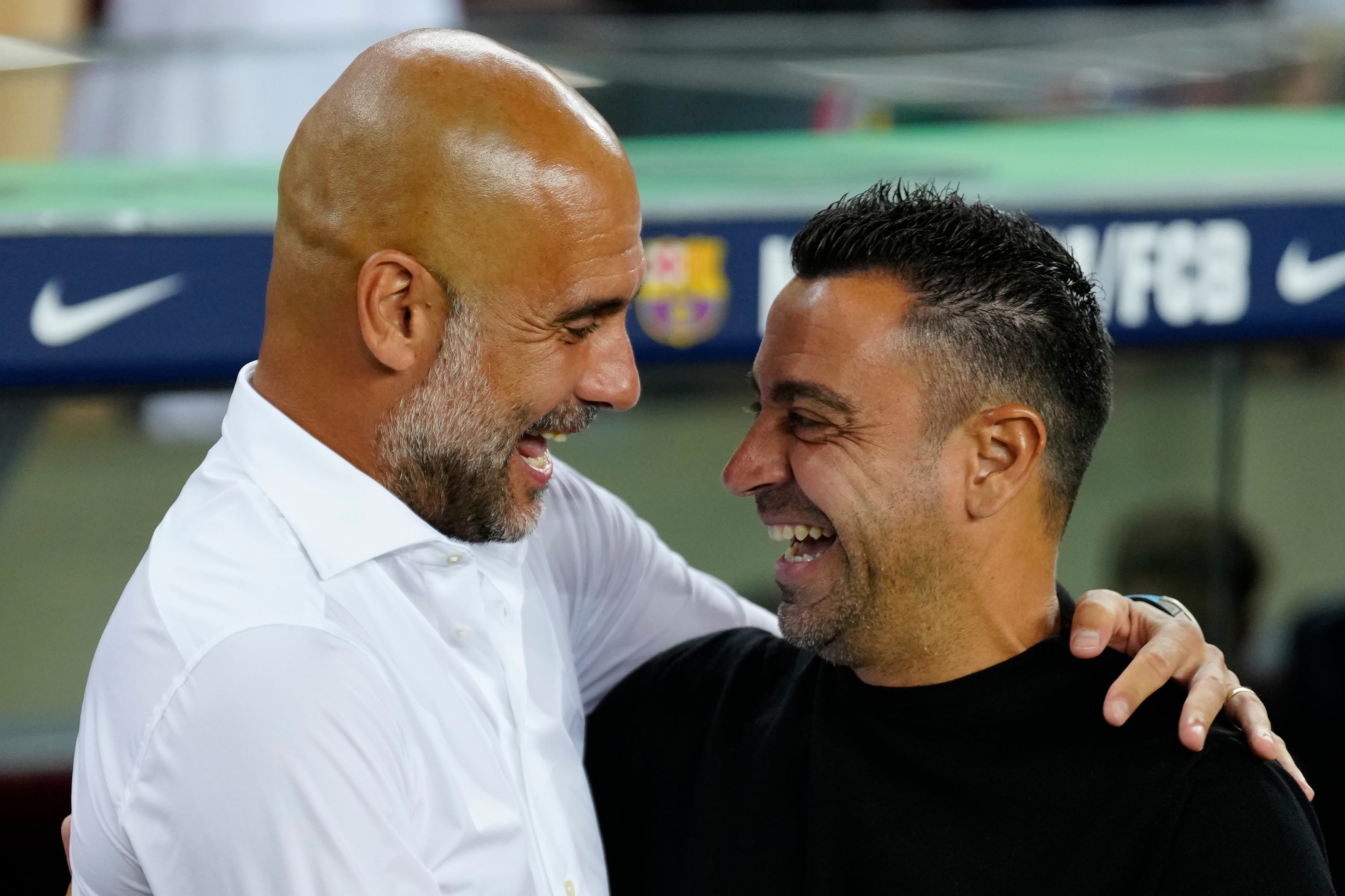 Xavi atribuye parte del éxito de su etapa como entrenador a la inspiración de Pep Guardiola y a la superación de la crisis económica del club (EFE/ENRIC FONTCUBERTA)