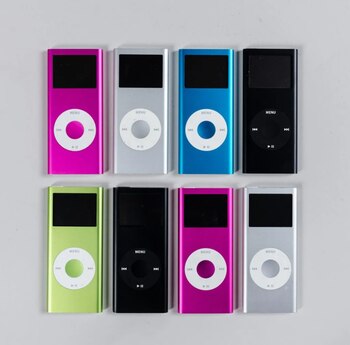 Ocho reproductores Apple iPod nano. Cuatro en la fila superior (magenta, plata, azul, negro) y cuatro en la fila inferior (verde, negro, magenta, plata)