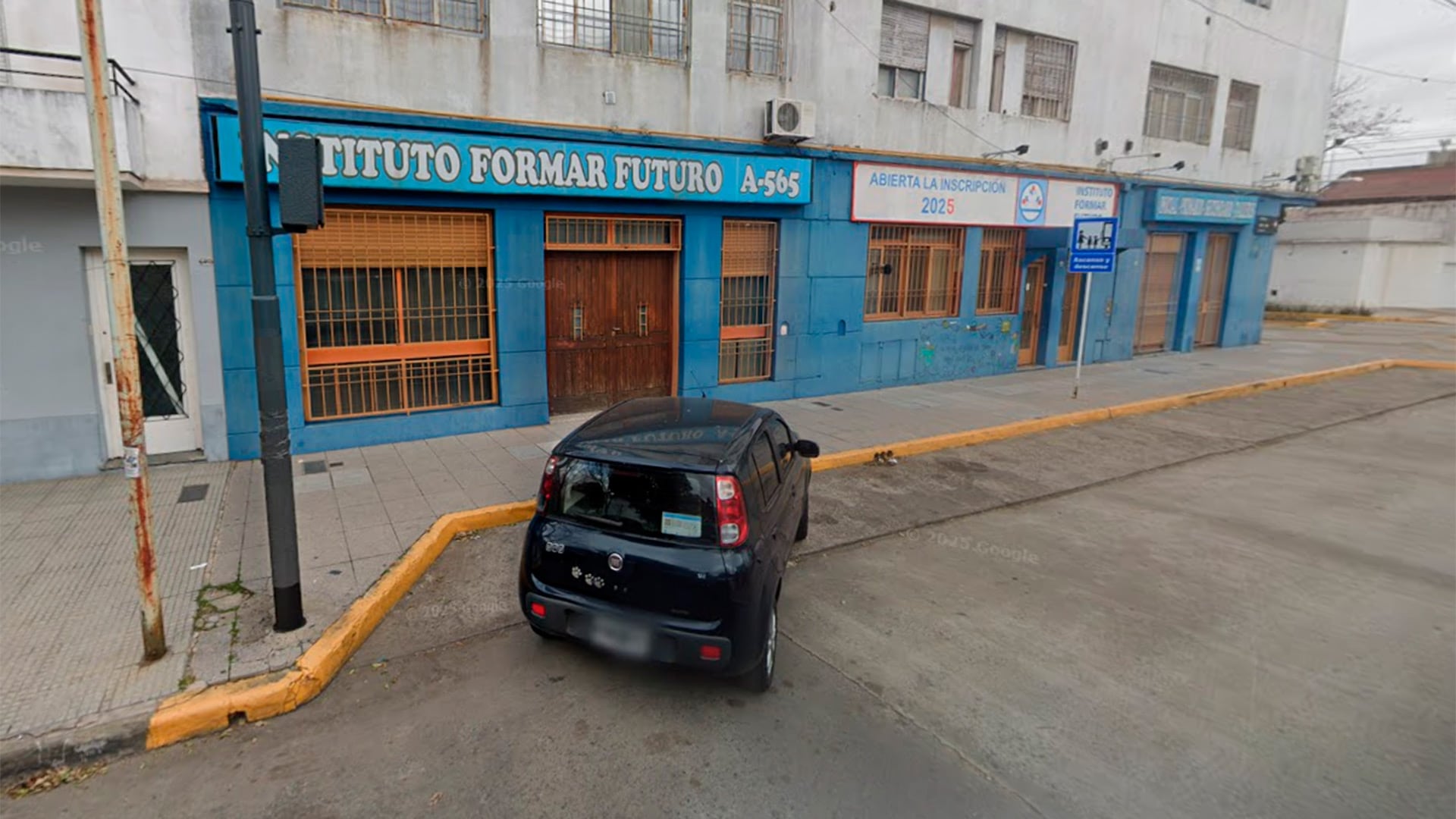 La fachada del Instituto Formar Futuro en Simbrón 5490, Villa Real, que intempestivamente cerró sus puertas a pocos días del comienzo del ciclo lectivo 2026