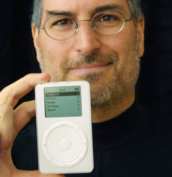 El iPod fue presentado por Steve Jobs en el 2001. (Apple)