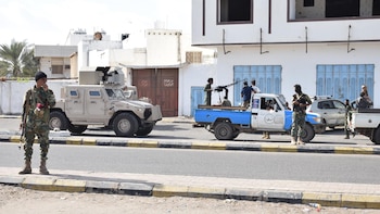 Las milicias hutíes de Yemen reivindican un ataque contra un convoy militar saudí cerca del aeropuerto de Adén