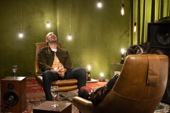 Abel Pintos riéndose de una