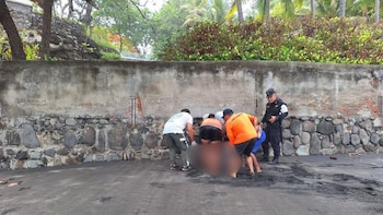El Salvador: Fallece una persona arrastrada por la corriente en Playa El Zonte, otras dos sobreviven