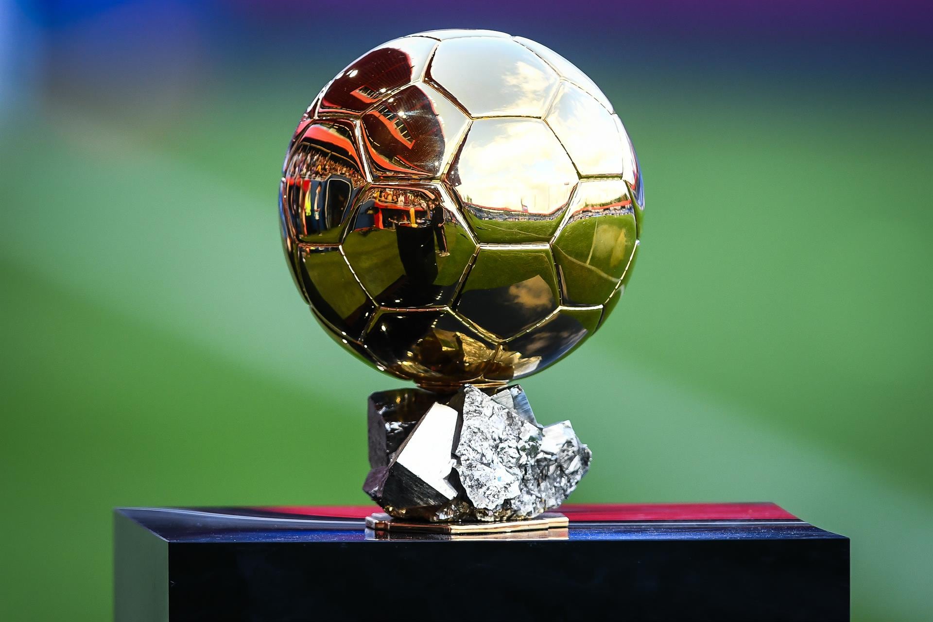 La web del Balón de Oro publica por error tres artículos de Yamal, Mbappé y Kane como ganadores