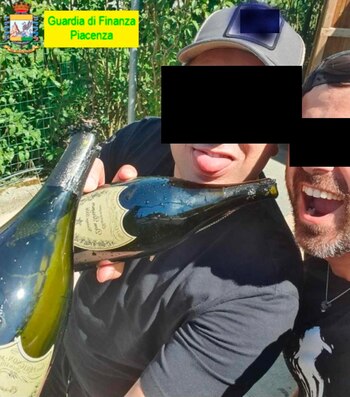 (EFE/EPA/GUARDIA DI FINANZA)