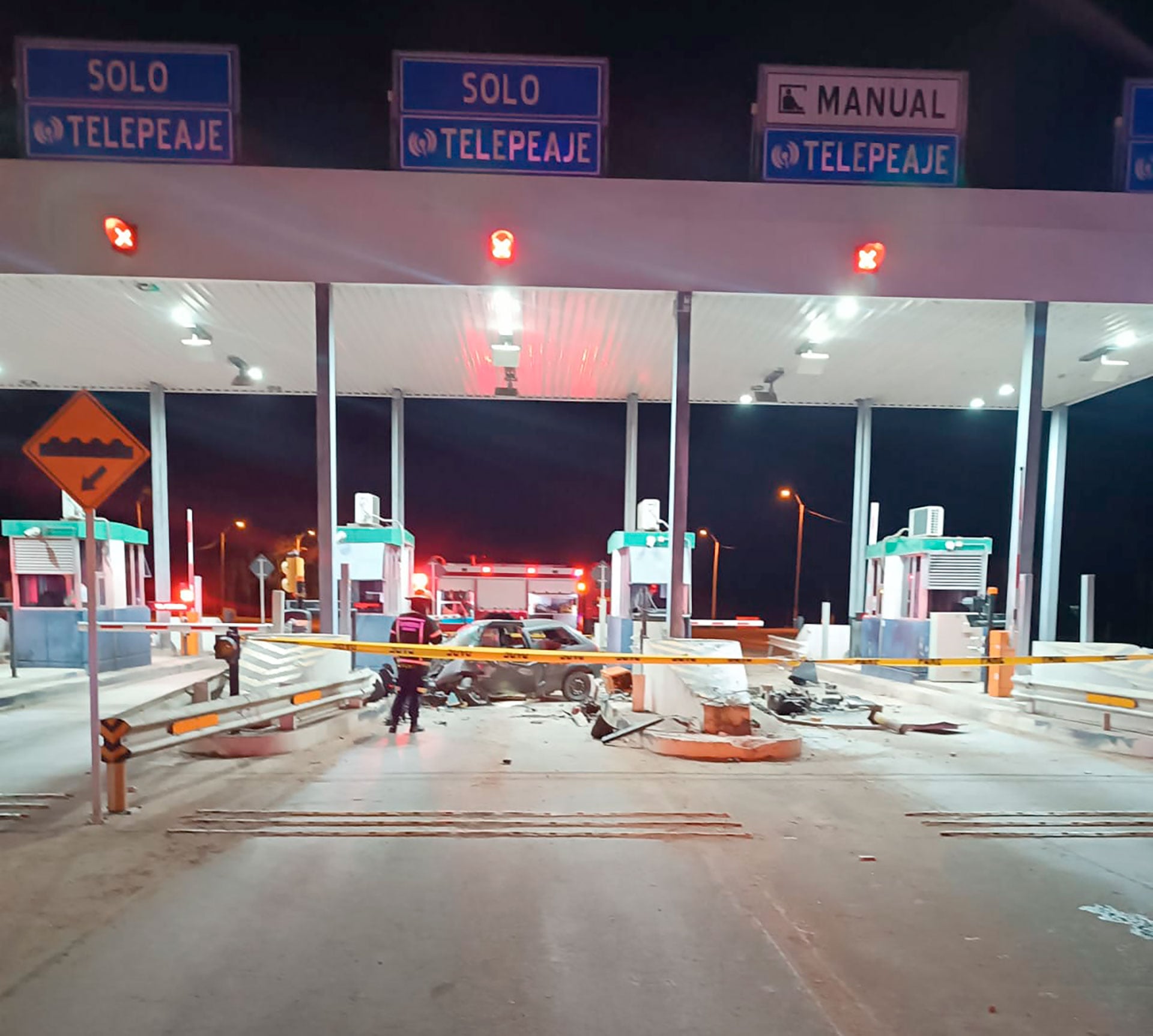 El hombre que secuestró a Natalia chocó el auto en el que viajaban contra un peaje (Foto: Policía Caminera).