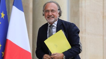 Frente al Palacio del Elíseo