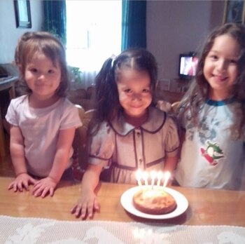 Karina, Noemí y Camila, de tres, cinco y siete años, fueron asesinadas por su madre con el argumento de que "no quería que sufrieran de grandes" Foro: Especial