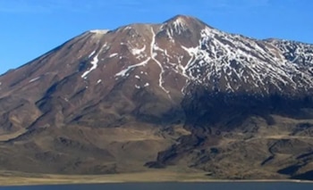 El Servicio Geológico Minero Argentino inició el monitoreo sísmico y análisis de gases para descartar riesgos en la zona volcánica del norte neuquino (Gob. de Neuquén)