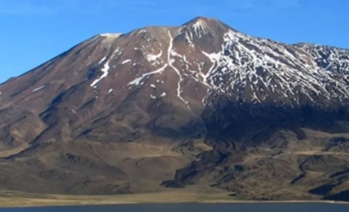 El Servicio Geológico Minero Argentino inició el monitoreo sísmico y análisis de gases para descartar riesgos en la zona volcánica del norte neuquino (Gob. de Neuquén)